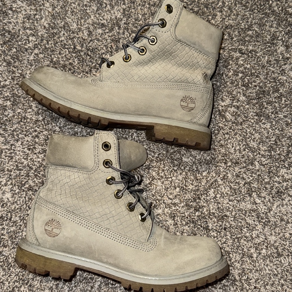 Woman’s 7.5 Timberland Gray Leather Boots - Picture 2 of 9